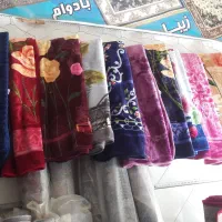 پتوی گلدار و تکرنگ
