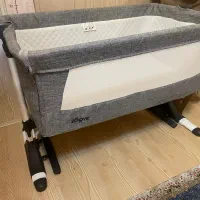 تخت کنار مادر زویی