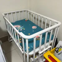 تخت کنار مادر
