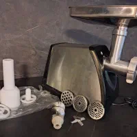 چرخ گوشت  نو میباشد فقط کارتن نداره