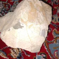 سنگ باارزش با رگه های طلا