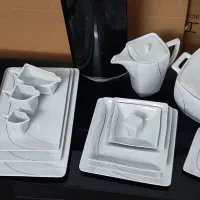 سرویس چینی برند پارمیس، ۱۸ نفره. در حد نو