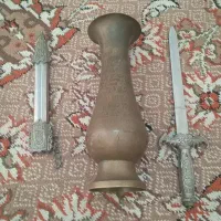 گلدان وخنجر
