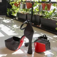 کفش پاشنه بلند