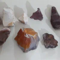 تعدادی سنگ کوچک