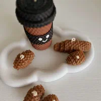 شمع قهوه و کروسان