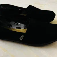 ۲ جفت کفش Toms و Stan & Smith