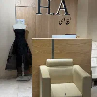 فروشنده خانم پوشاک مجلسی