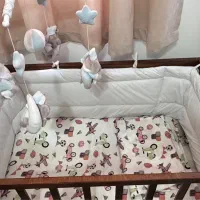 تخت کنار مادر