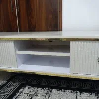 میز زیر تلویزیون