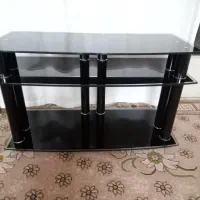 میز تلویزیون شیشه ای در حد نو