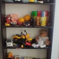 میز تحریر و کتابخانه
