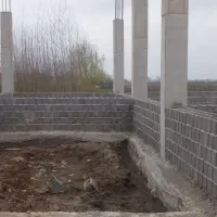 آرماتوربندی و آجر چینی.