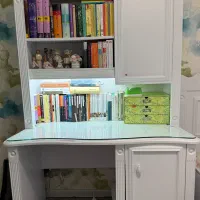 میز تحریر و کتابخونه