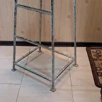 چهار پایه آهنی
