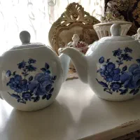 یک جفت قوری چینی قلم آبی نو و استفاده نشده