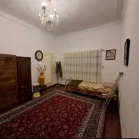 یک-اتاق-اداری-با-فضای-اشتراکی-در-میدان-انقلاب