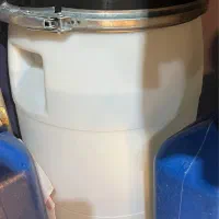 ۲ عدد دبه ۱۳۰و۸۰ ایتری با پلمپ درهاش ۲۰و۱۰ لیتری