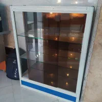 ویترین آلومینیومی با آینه خارجی. درسه. طبقه.
