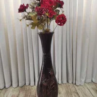 گلدان با گل زیبا و تمیز