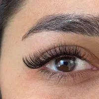 خدمات اکستنشن مژه و لیفت ابرو