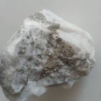 سنگ هایی قیمتی و کم یاب کلکسیونی و شهاب سنگ