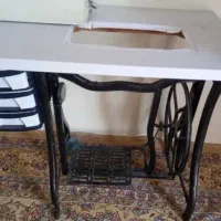 میز چرخ خیاطی انتیک و قدیمی کاملا سالم