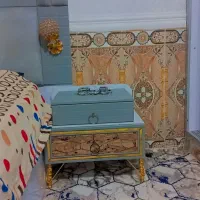 تخت خواب و ۲عددمیزعسلی ومیزآرایش وهمراه تشک کامل