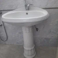 روشویی بسیار تمیز سایز بزرگ پایه زیبا