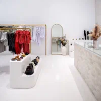 ۴۰ متر /بر اصلی خیابان/مناسب برای تمامی مشاغل