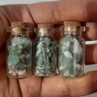 ۳ عدد بطریه گیفتِ شیشه ای حاویه سنگ