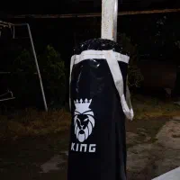 کیسه بوکس و دستکش