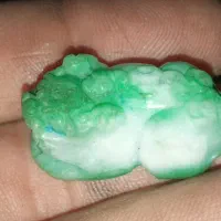 مجسمه زمردی اژدها