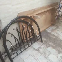 تخت فلزی