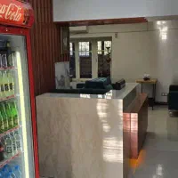 استخدام سری زن عربی در کافه