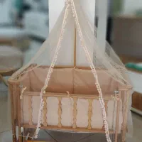 تخت کنار مادر با چوب روسی