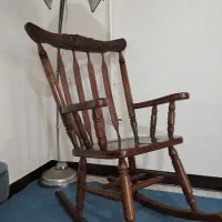 صندلی مادربزرگ و آباژور