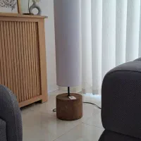 آباژور ایستاده