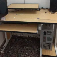 میز تحریر وکامپیوتر