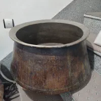 دیگ مسی|ظروف پخت‌وپز|شیراز, کوشک میدان|دیوار