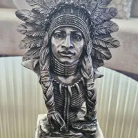 مجسمه ایستاده