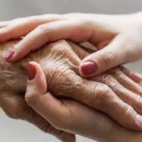 نگهداری از سالمند خانم پوشکی