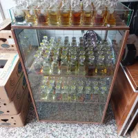 ویترین عطر فروشی