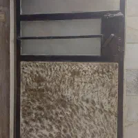 درب آهنی با چهارچوب