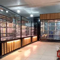 ویترین مکعبی شیشه ای