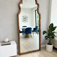 آینه قدی با فرم چوبی