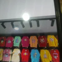 فروشنده مغازه پوشاک