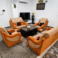 مبل ۷ نفره در حد نو با میز عسلی