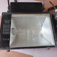 پرژکتور یا نور افکن بزرگ