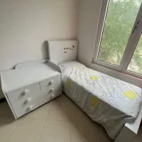 تخت بچه به همراه دراور و تشک طبی فروش فوری